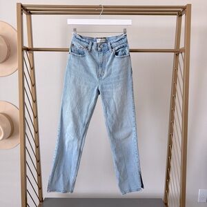 A&F 90’s Straight Ultra High Rise Straight Jean *EXTRA SHORT
